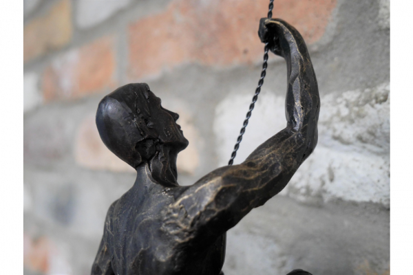 Antiqued Black & Gold Abseiling Man in shorts - Image 4