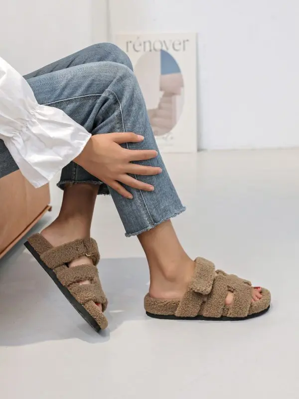 Fluffy Sandal in Khaki