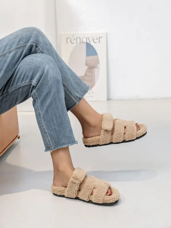 Fluffy Sandal in Beige