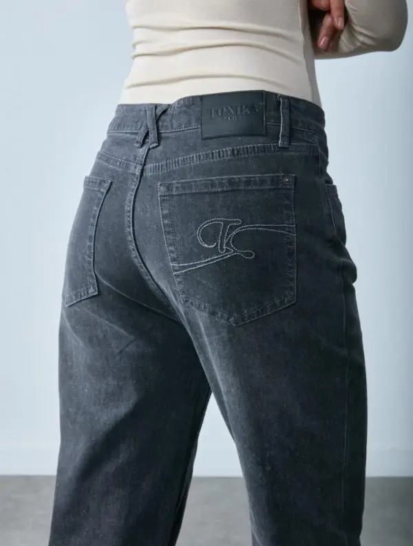 Asymmetric button jeans