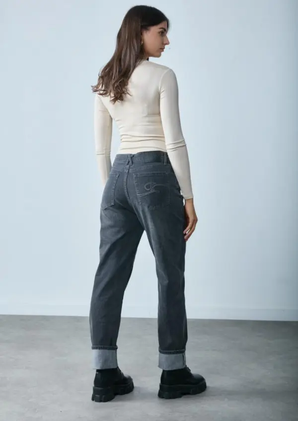 Asymmetric button jeans