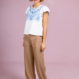 Cotton blouse with embroidered neckline in 2 Colours