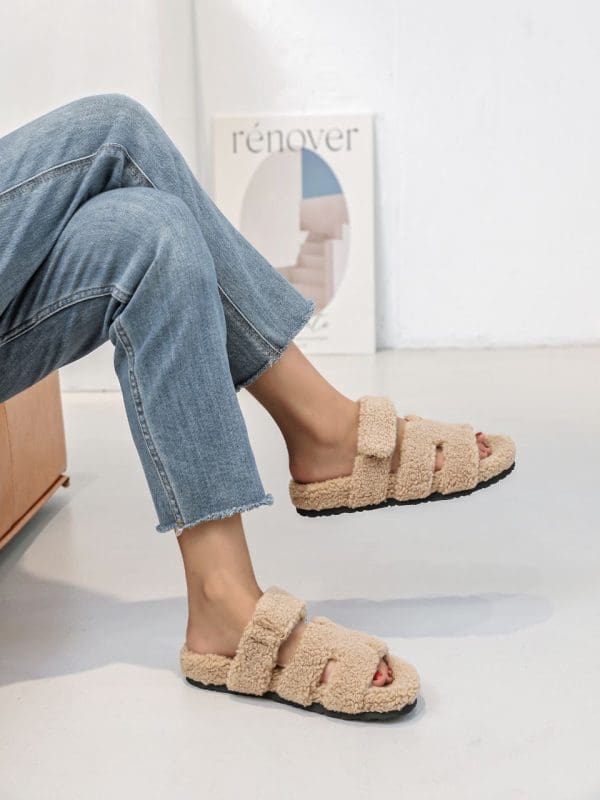Fluffy Sandal in Beige