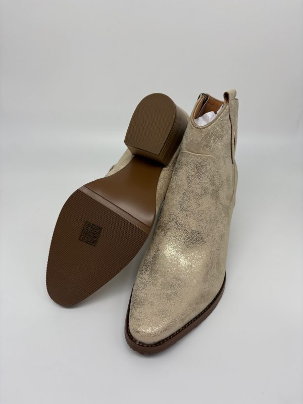 Short Cowboy Boot in Gold