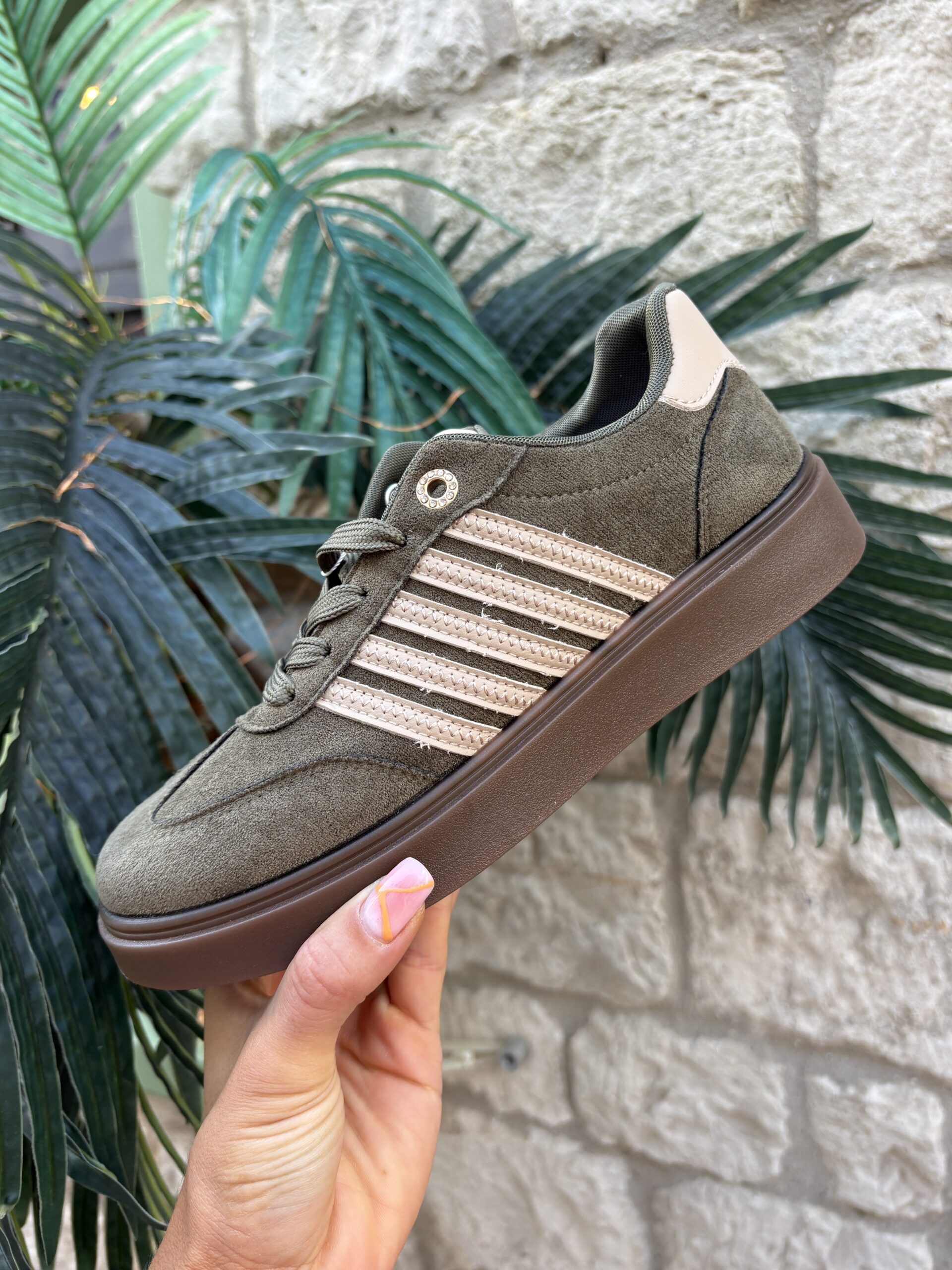 5 Stripe Trainer in Green