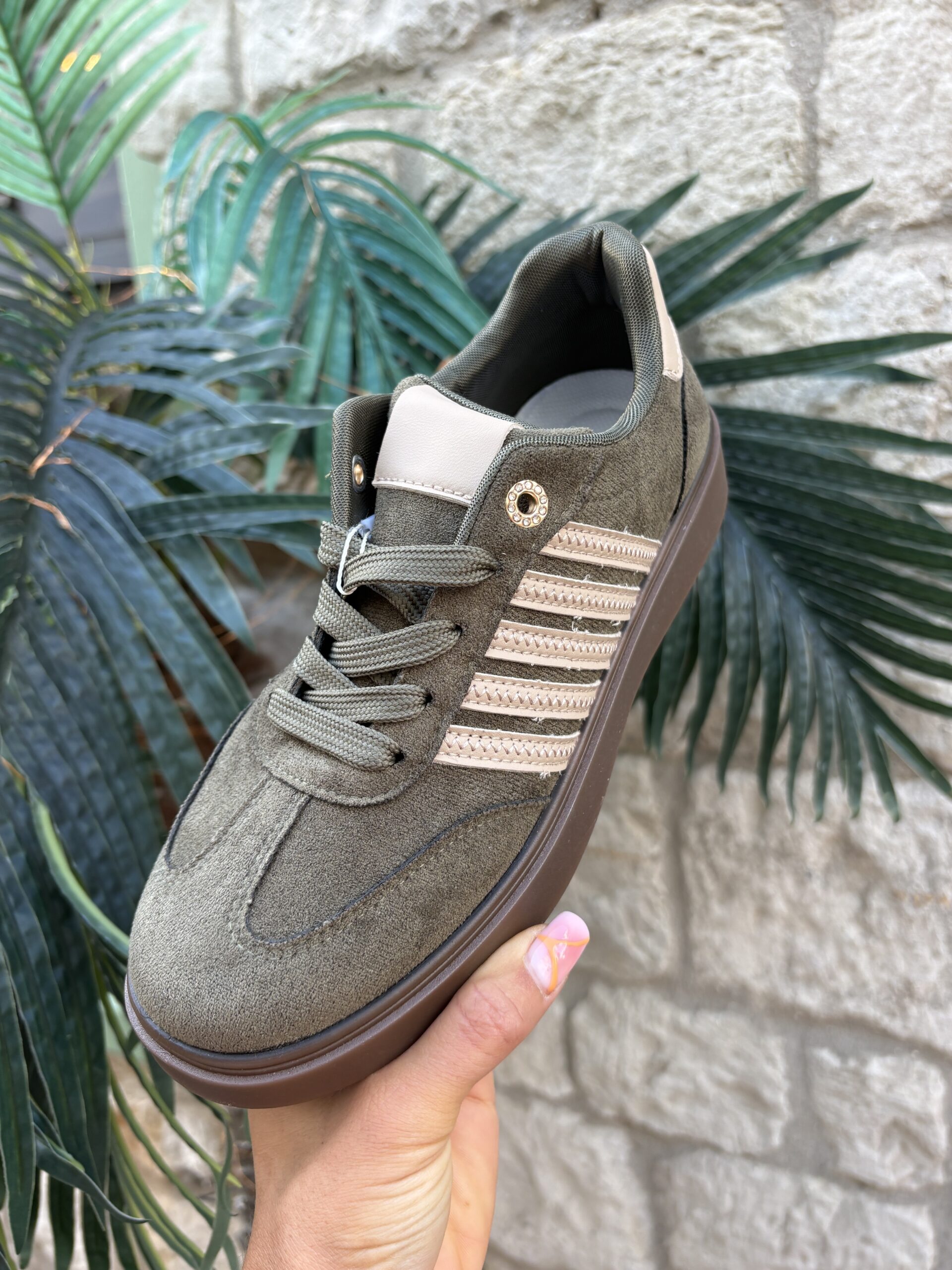 5 Stripe Trainer in Green